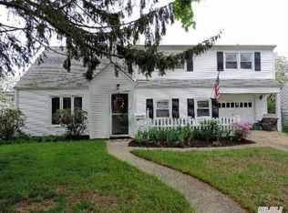 73 Valley Rd, Levittown, NY 11756