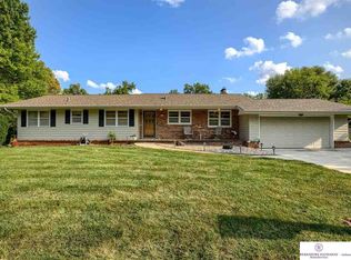8111 Manderson Cir, Omaha, NE 68134
