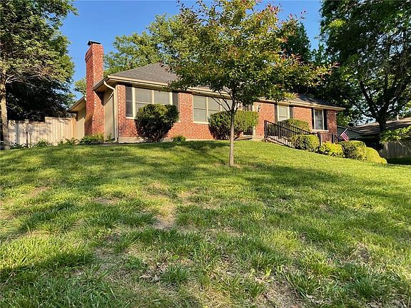 4th image of 1005 Scott Dr