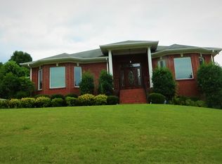 1402 Old Carriage Ln SE, Huntsville, AL 35802