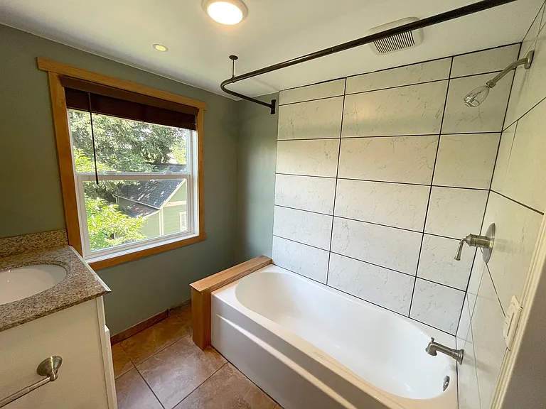 7015 N Greenwich Ave — Photo 14