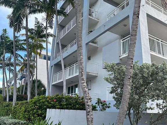 4th image of 7832 Collins Ave APT 406