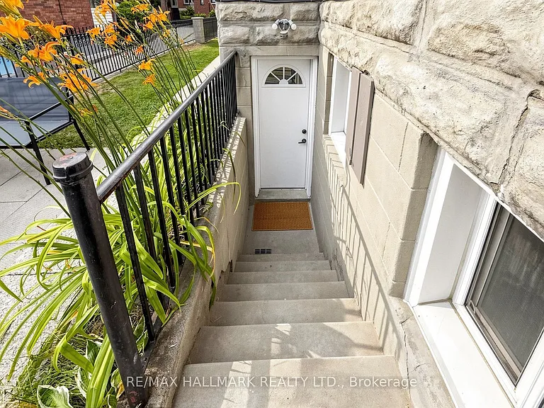 57 Humberside Ave #LOWER LEVEL — Photo 20