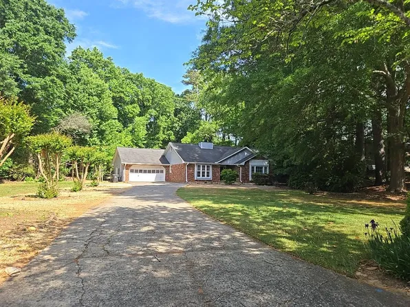 2585 Roxburgh Dr, Roswell, GA 30076