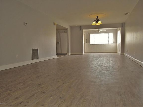 4th image of 126 Christine Cir #0