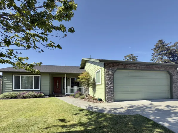 550 Velopa Ct, Brookings, OR 97415