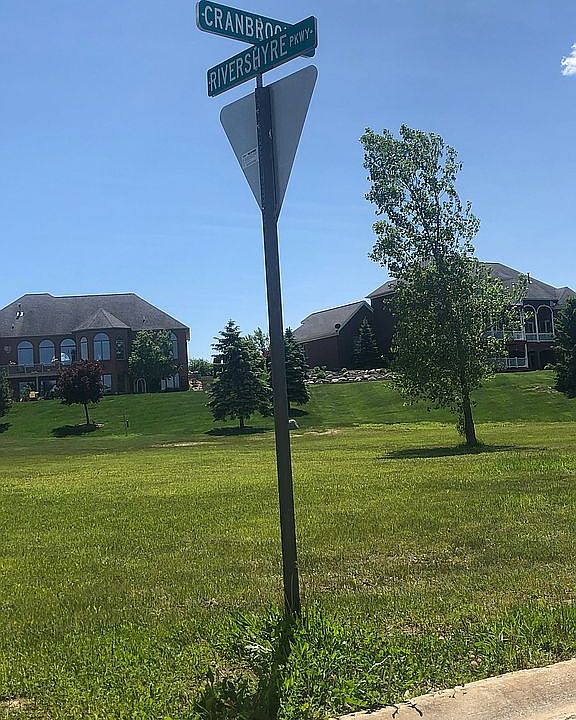 2nd image of 3311 Creekview Dr
