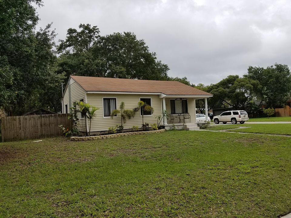 Great corner lot in NE