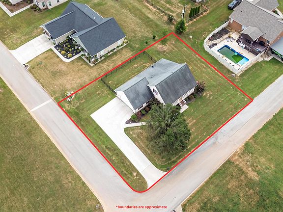 2nd image of 164 Palm Cir