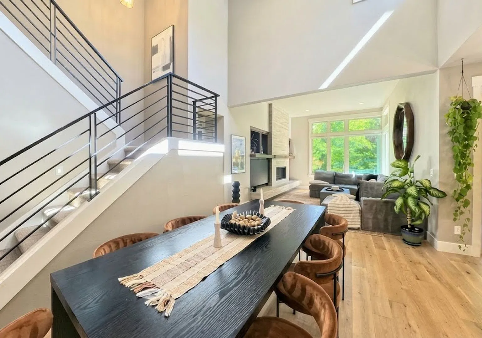 Luxurious Modern Retreat with Builder Upgrades and Top-of-the-Line Appliances in Coveted Portland... — Photo 4