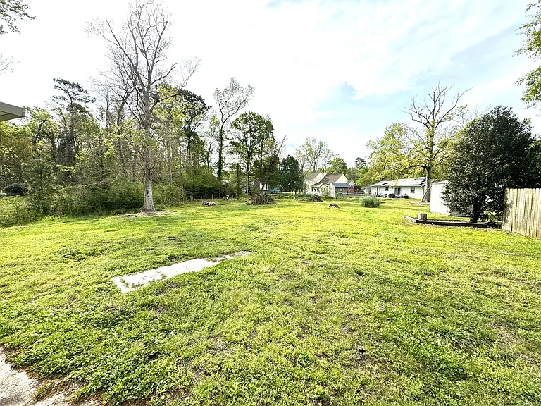 833 Mill River Rd — Photo 23