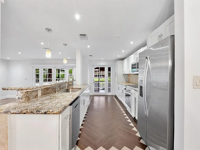 9897 Fairway Cove Ln — Photo 9