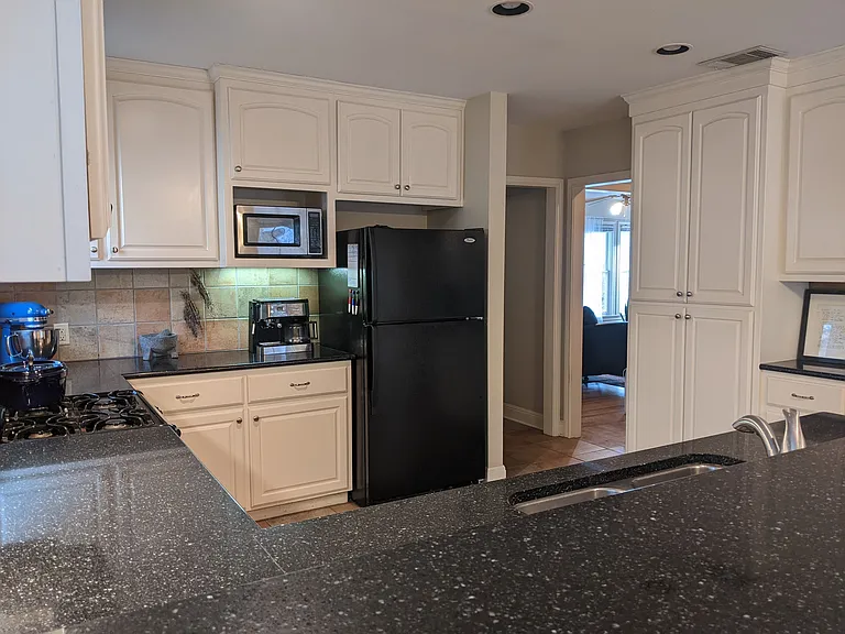 3404 Hollywood Ave — Photo 7