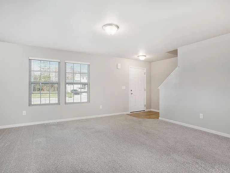 59592 Glidden St — Photo 7