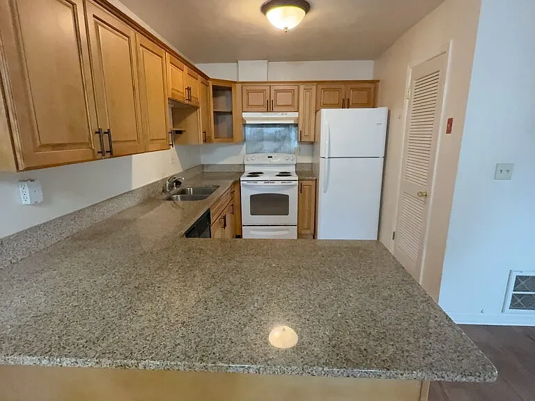 921 Wickford Dr — Photo 7