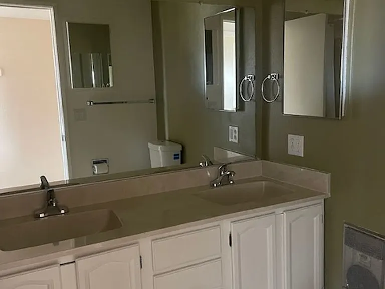 717 E Peila Ave — Photo 14