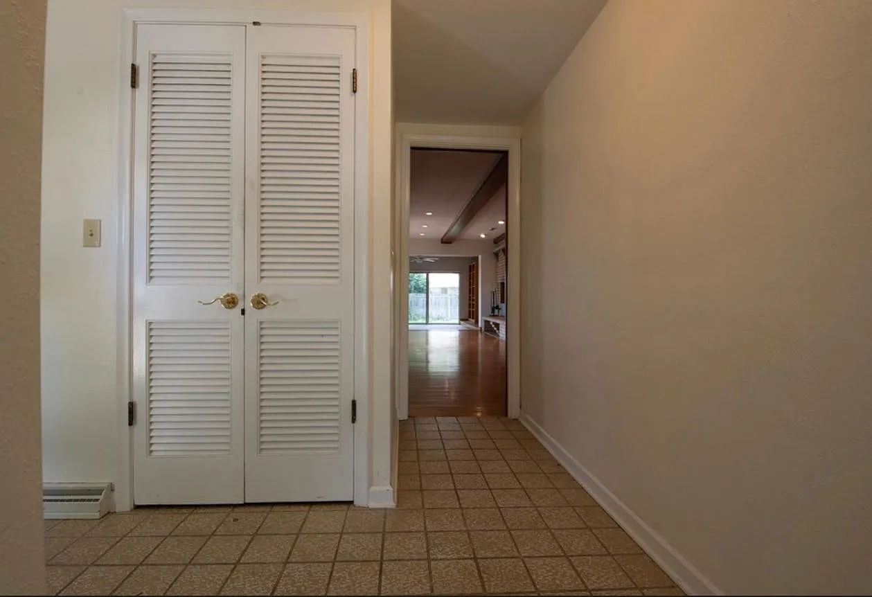 611 Brynhaven Dr — Photo 4