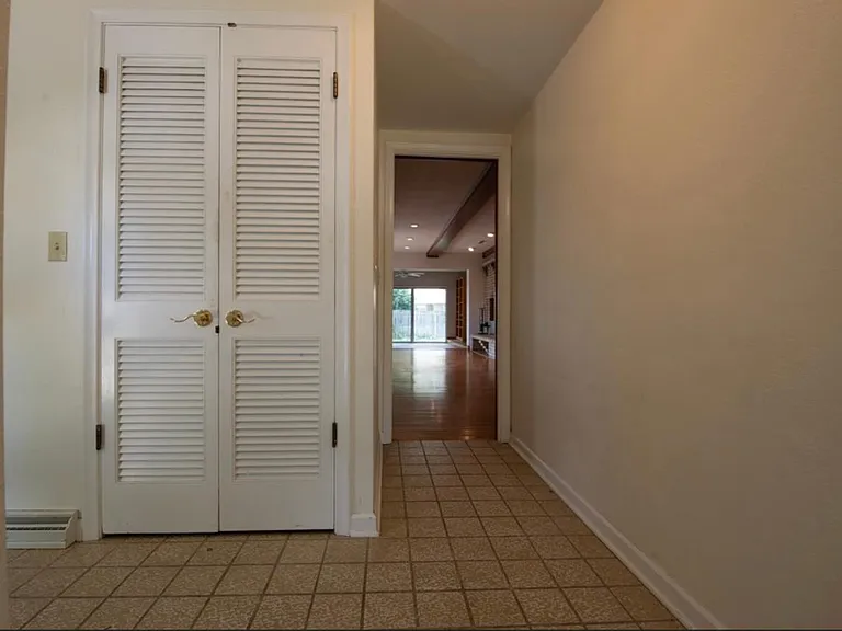 611 Brynhaven Dr — Photo 4