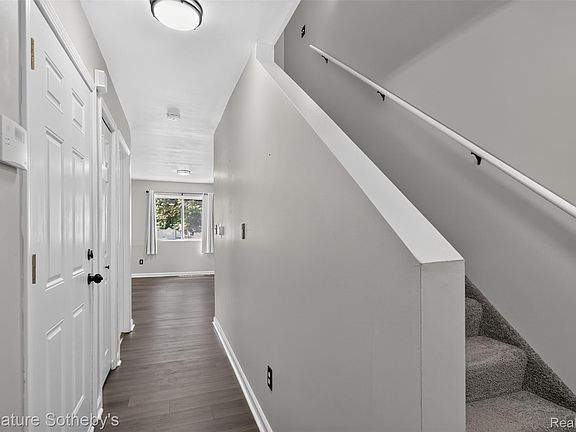 3rd image of 20209 Inkster Rd