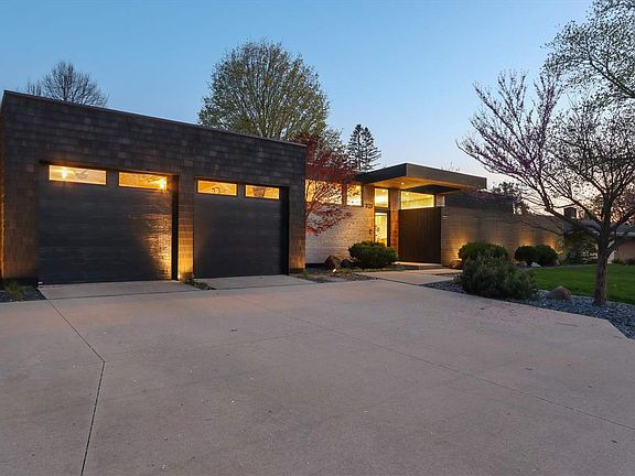 3rd image of 323 Koser Ave