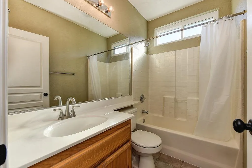 3 bed, 1232 sqft, $2,800 — Photo 1