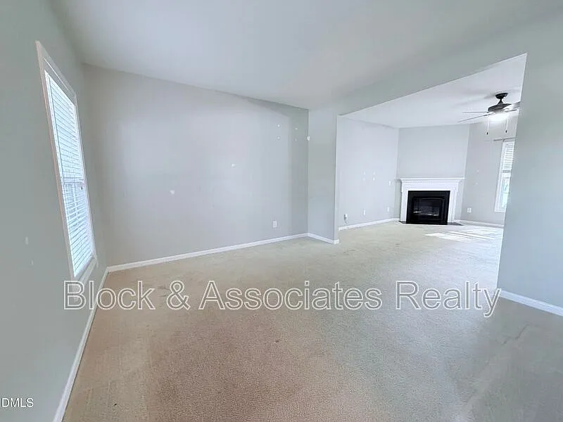 4 bed, 2.5 bath, 1872 sqft, $2,300 — Photo 2