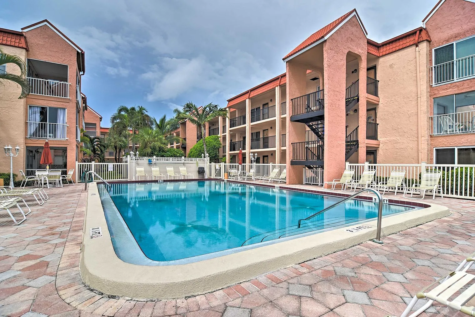 1 bed, 1.0 bath, 645 sqft, $3,340 — Photo 2