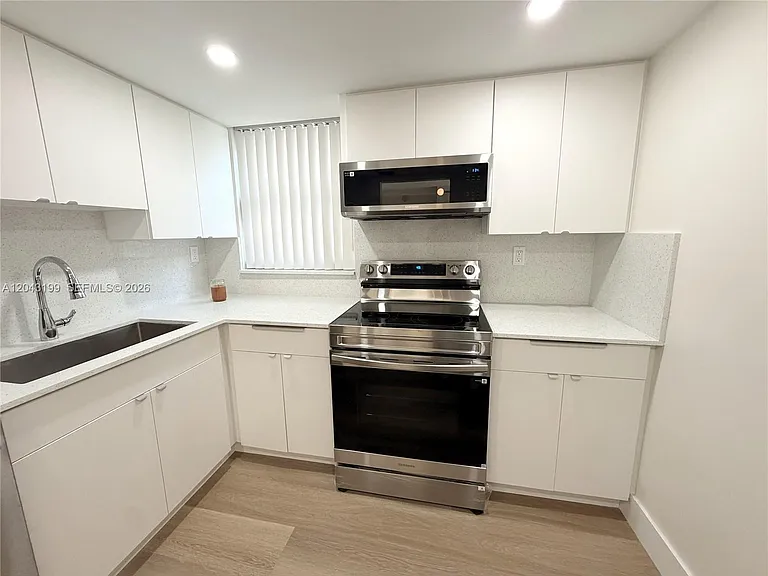 2625 Collins Ave #215 — Photo 13