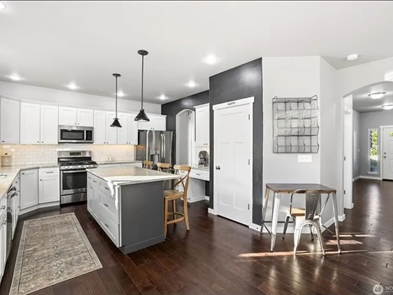 10713 Palisades St SE — Photo 3