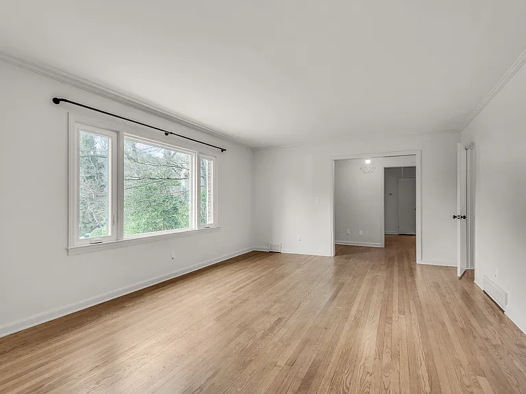 675 N Superior Ave — Photo 11