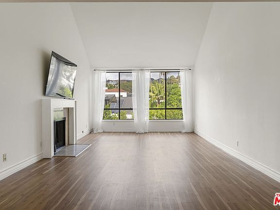 3rd image of 1900 Vine St APT 403