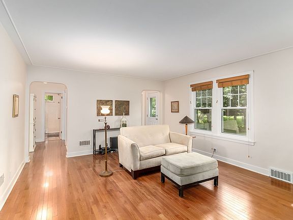 3rd image of 1104 Woodland Ave