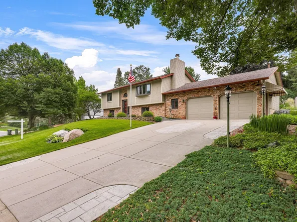 1108 Parkview Ln, Eagan, MN 55123