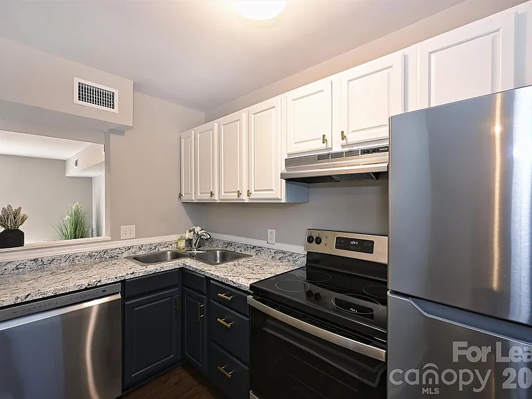 951 Hollywood St — Photo 28