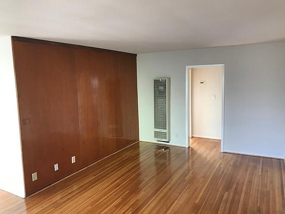 2nd image of 4425 Maplewood Ave #5