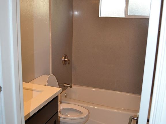 3rd image of 4523 Wilson Ave