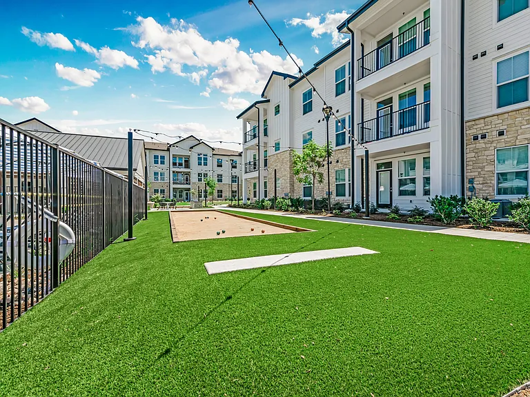 Atlas Bluewood Apartments — Photo 40