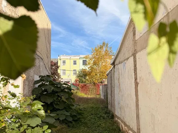 1327 E Oxford St, Philadelphia, PA 19125