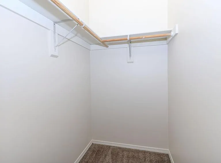 Regency Court Apartments — Photo 37