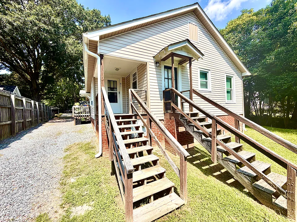 81 Douglas Ave NW