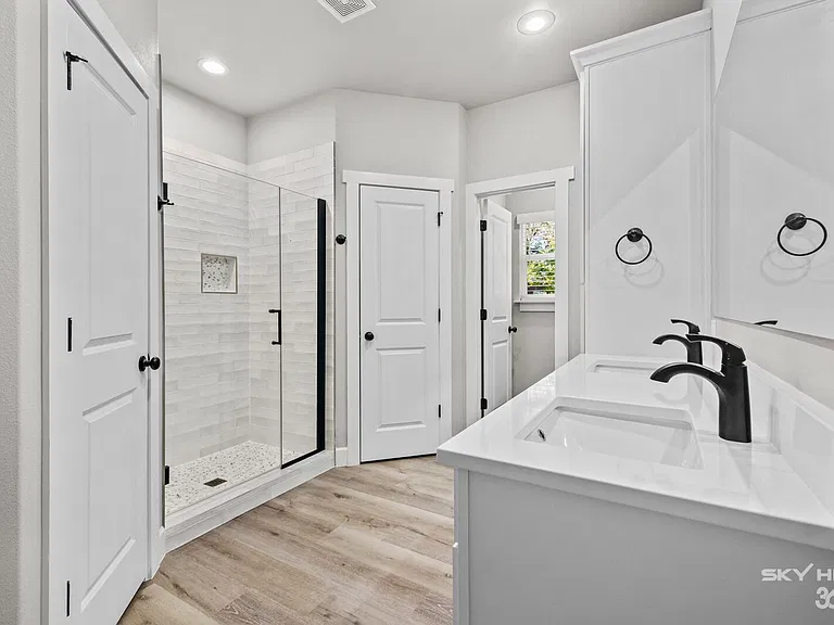 221 Dogwood St — Photo 11