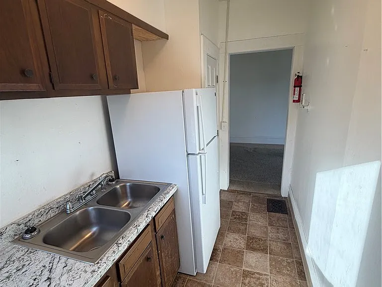 1056 Walnut St #2 — Photo 4