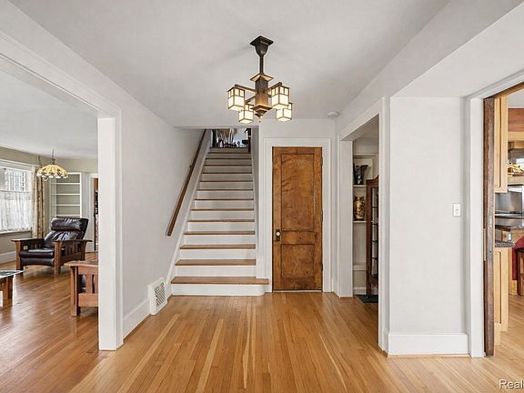 4th image of 1235 Yorkshire Rd