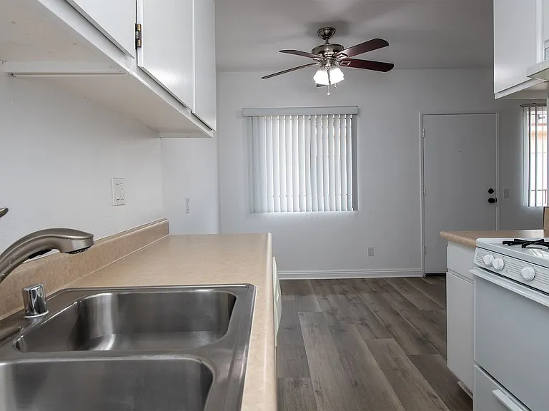 520 W. Wilson — Photo 38