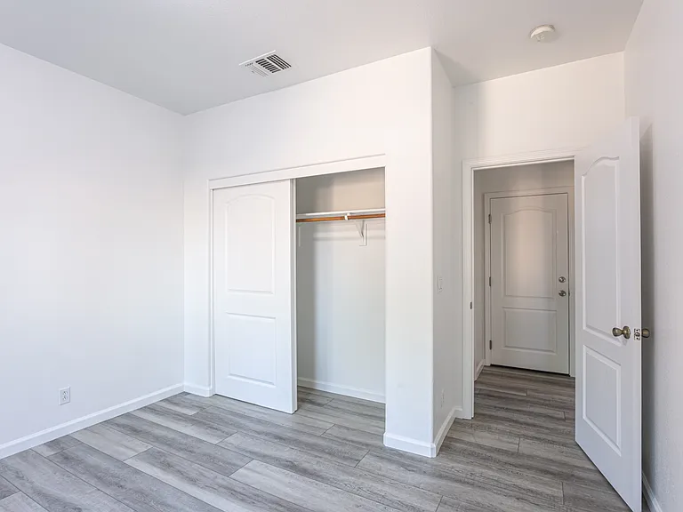 2337 N Silvervale St — Photo 52