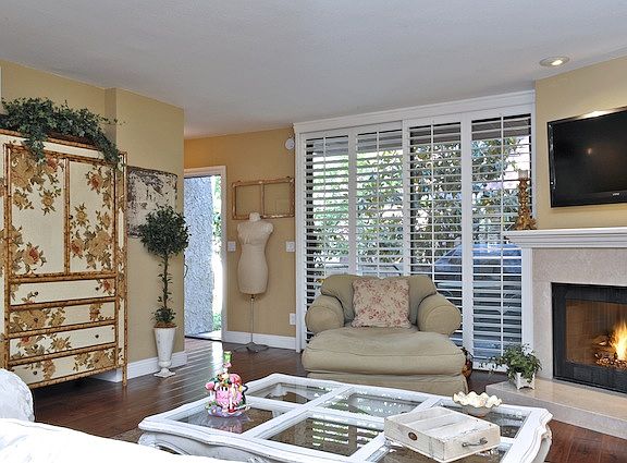 3rd image of 21931 Burbank Blvd #20
