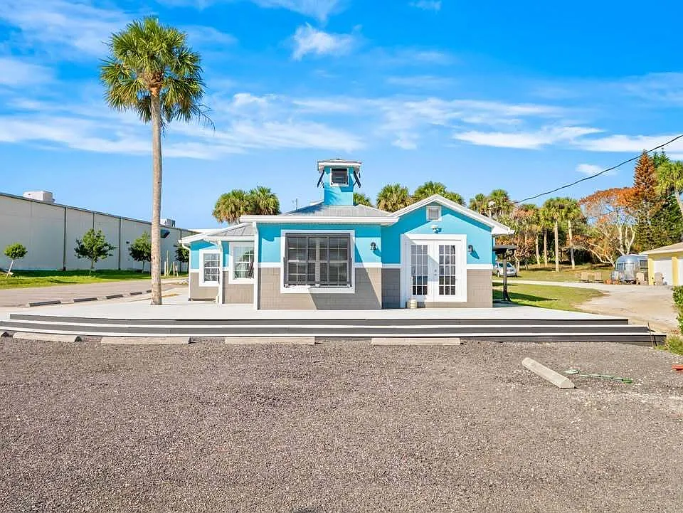 3 bed, 1.0 bath, 1140 sqft, $2,200 — Photo 3
