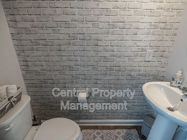 225 Coldwater Creek Ct — Photo 13