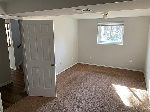 4th image of 10408 Moore Ct