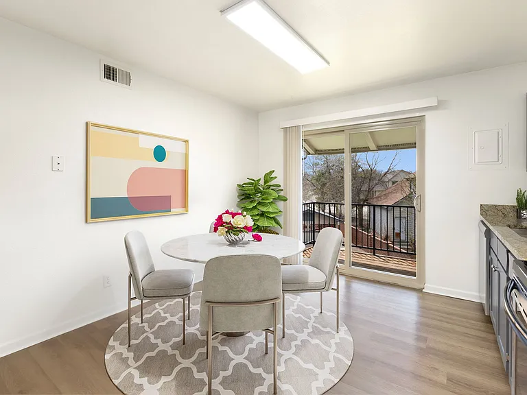 Lakemont Apartments — Photo 8